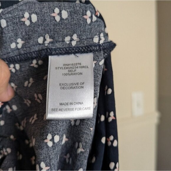 Les Serein Navy Floral Flowy Blouse sz XL Casual Chic - Picture 6 of 6